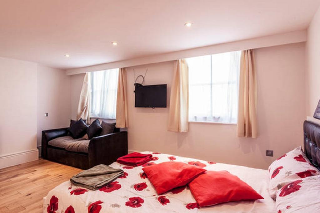Baker Street Apartment