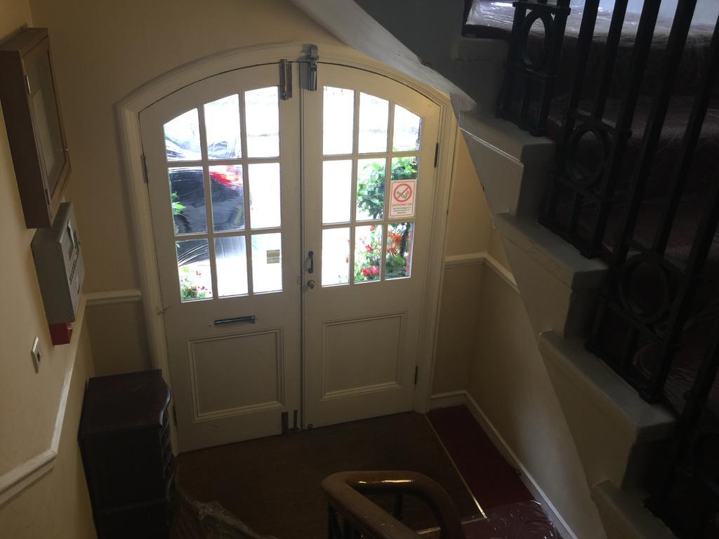 Apartment Shepherds Market Serviced