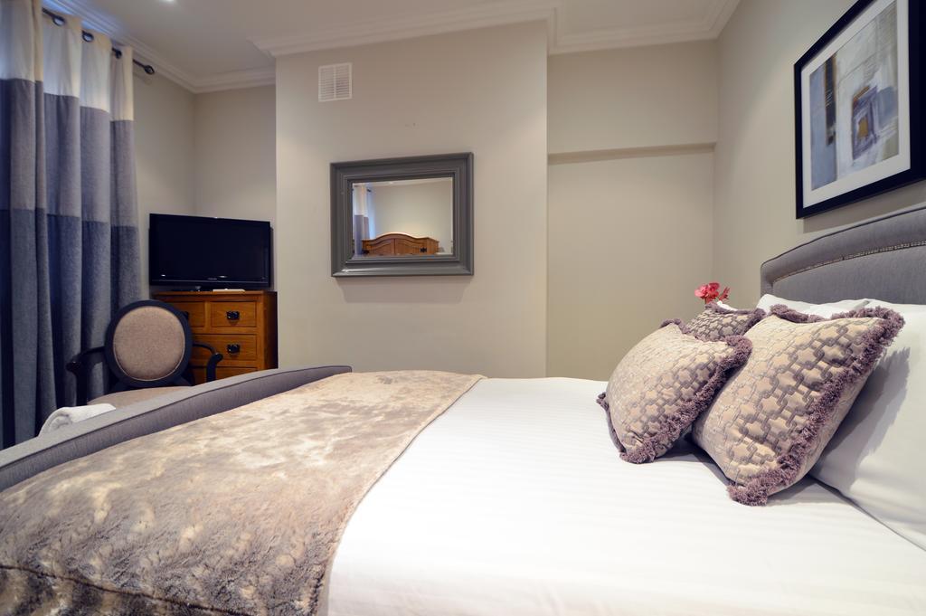 Albert Bridge Apartment