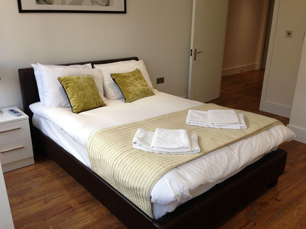 Max Serviced Commercial Road * London