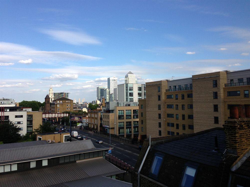 Max Serviced Commercial Road Apartment London
