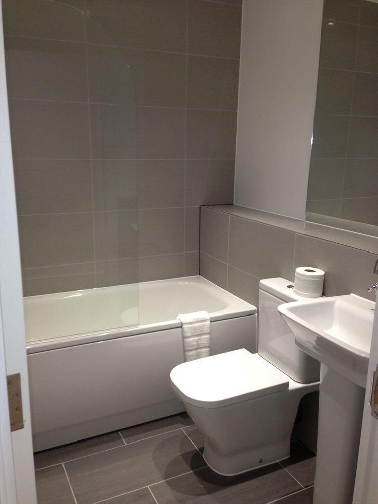 Apartment Max Serviced Commercial Road *