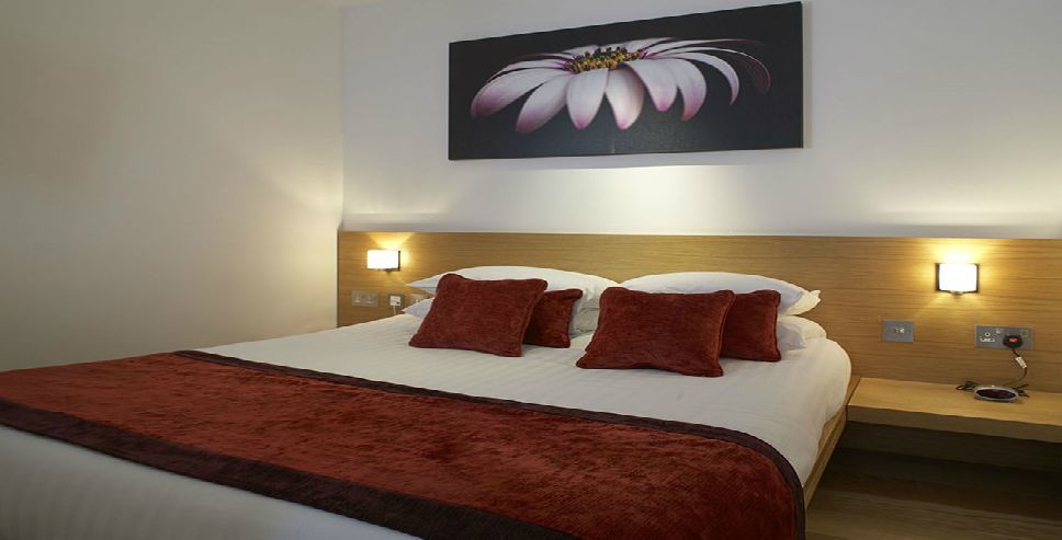 By Marriott Kensington Hotel
