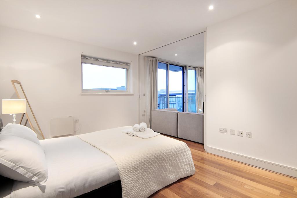 Lifestyle Chelsea Bridge