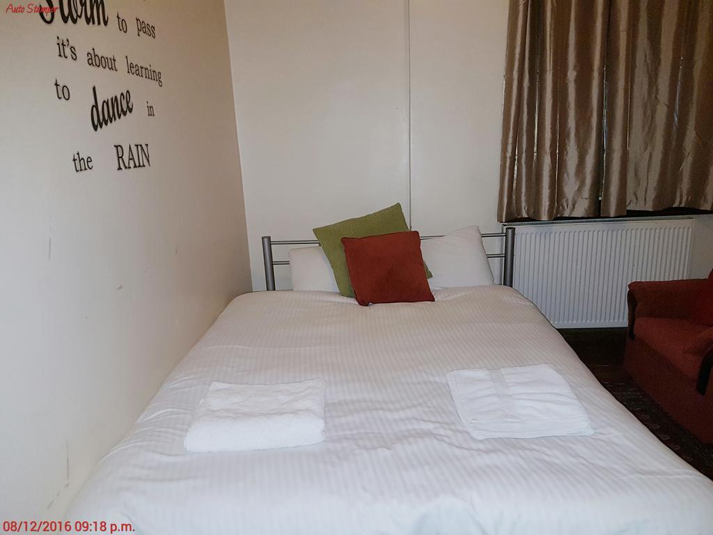 Hotel 137 Upton Lane 2*