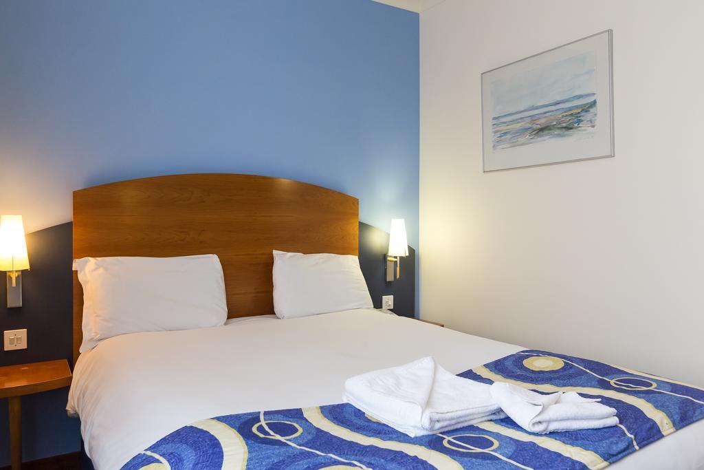 - Wembley International Hotel 3*
