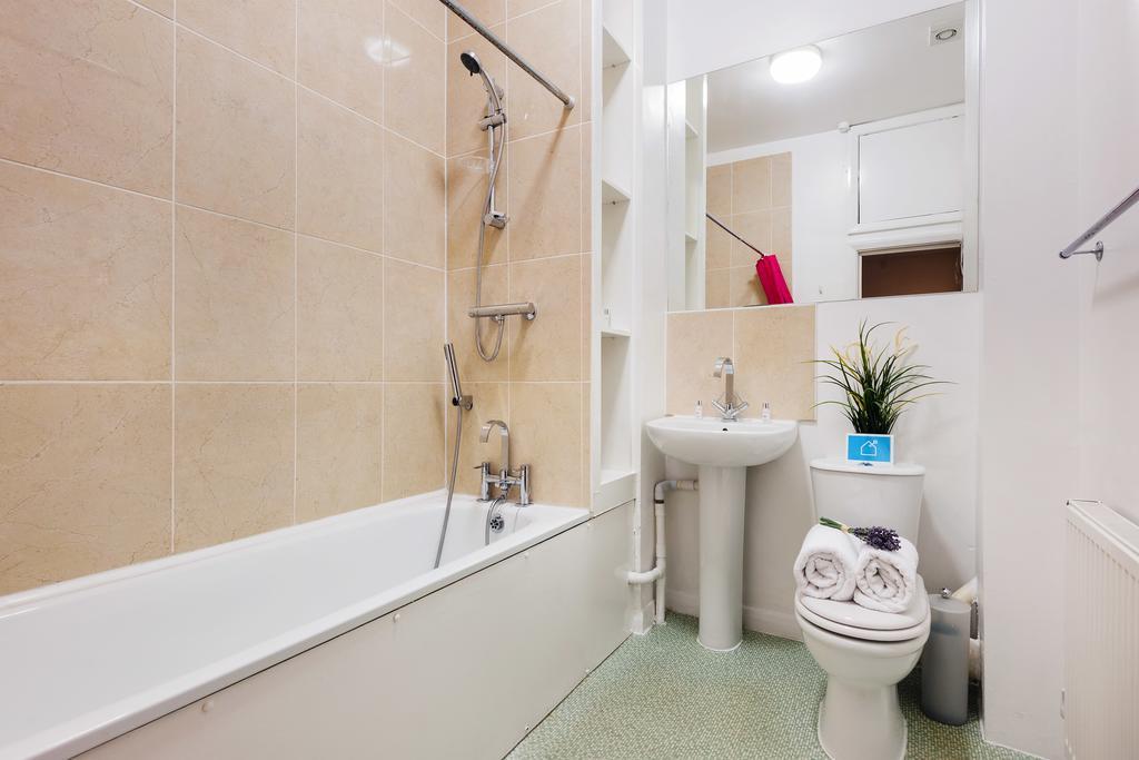 The Earls Court Townhouse * London