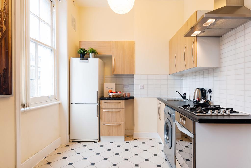 The Earls Court Townhouse Apartment London