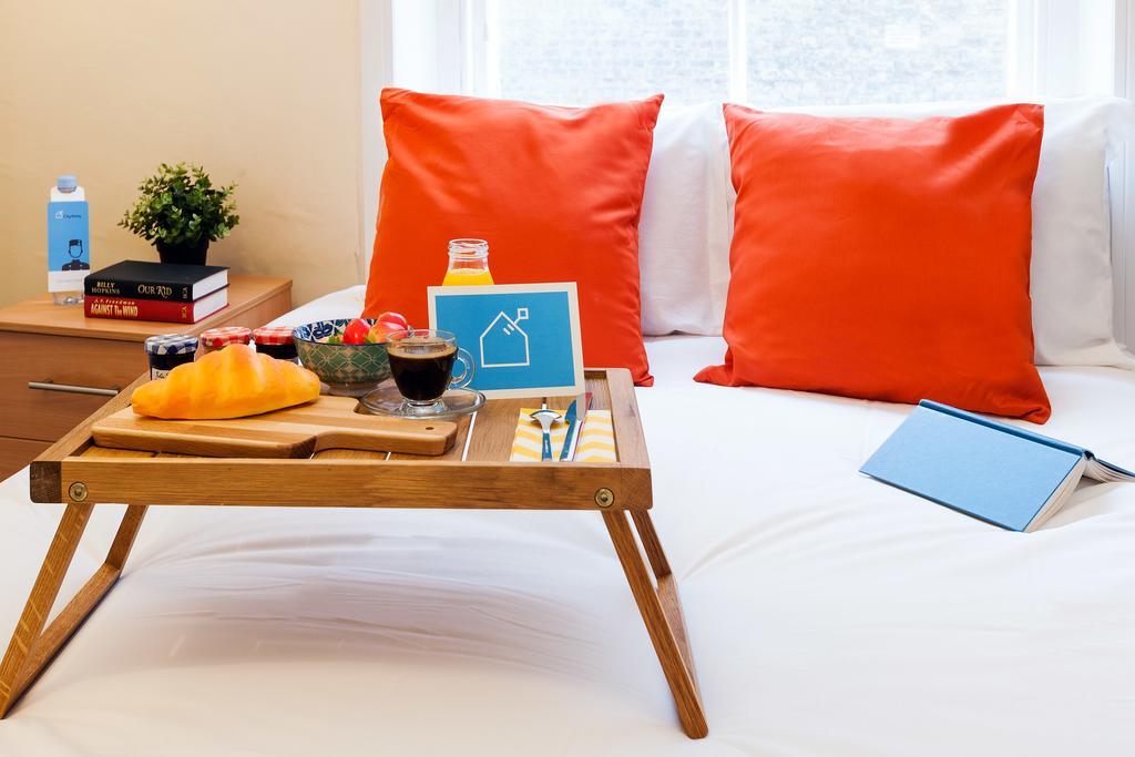 The Earls Court Townhouse Apartment London