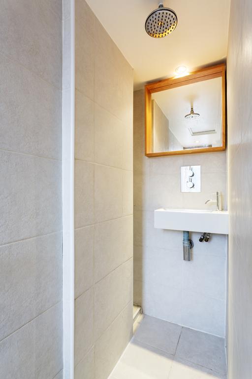 Veeve - Sophisticated Soho Apartment