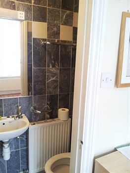 Hotel Queens Drive At Finsbury Park London