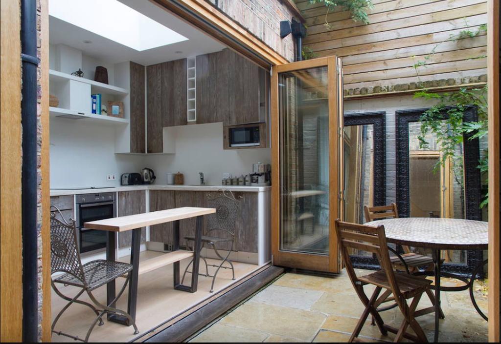 Retreat To A Stylish 1 Bedroom Flat In Chelsea *