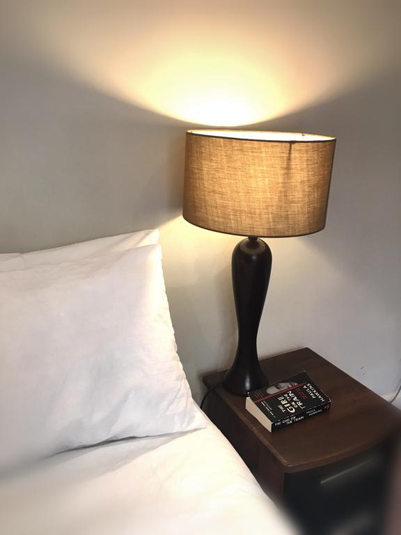Central Warwick Way Apartment