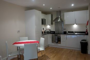 Lanterns Court By Bridgestreet *