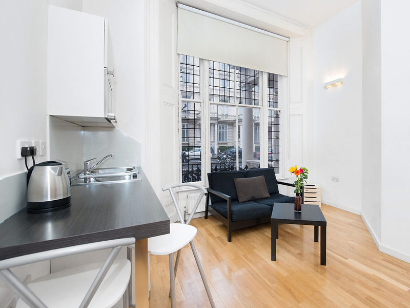 Hyde Park Executive Aparthotel 4*