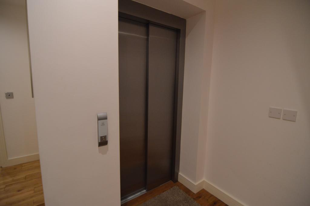 Deluxe City Penthouse & * London