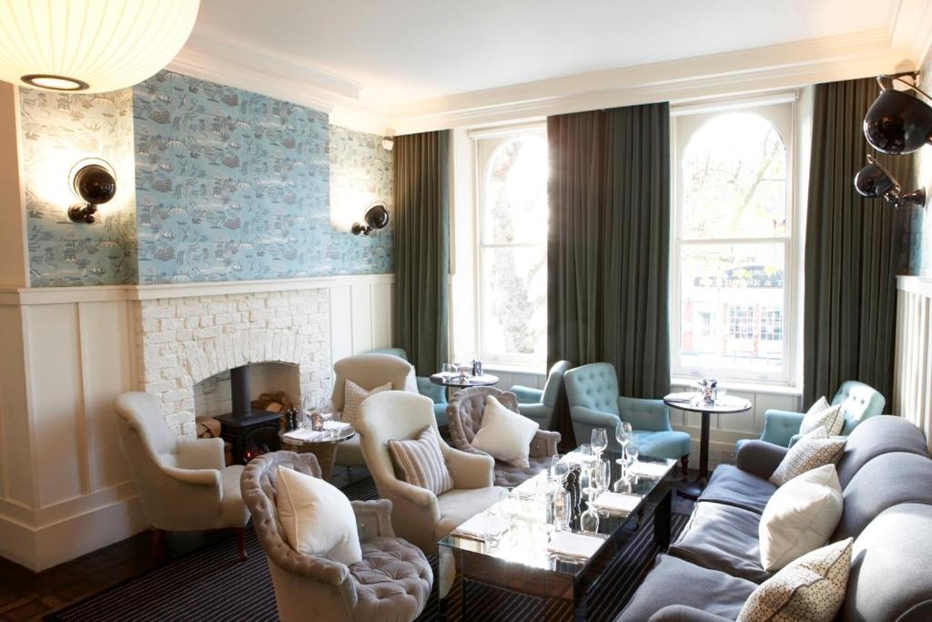 Hotell High Road House