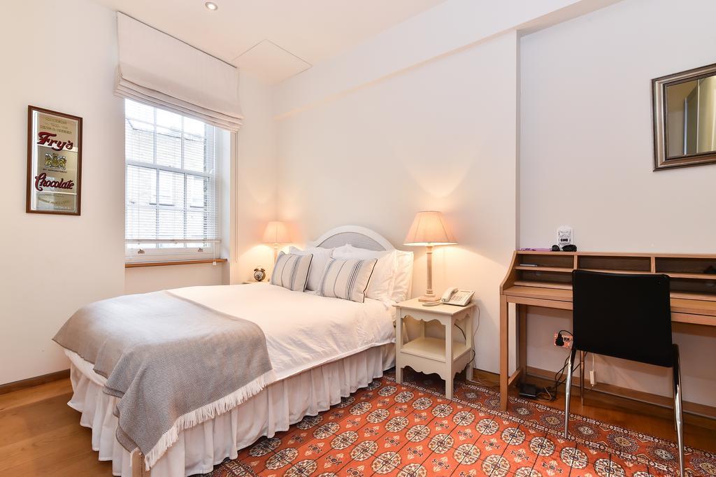 Joivy Elegant 3 Bed With Rooftop Terrace In Pimlico London