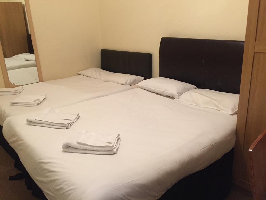 Kensington Rooms And Apartments 2*