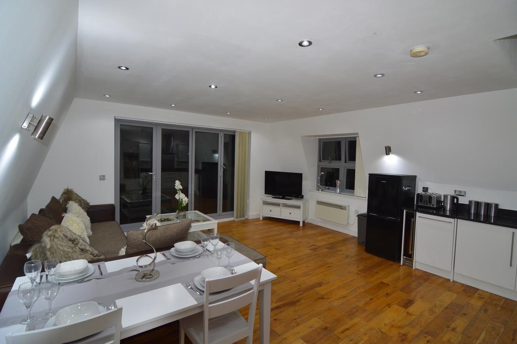 Deluxe City Penthouse & * London