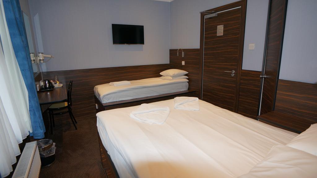 Crestfield Hotell 2*