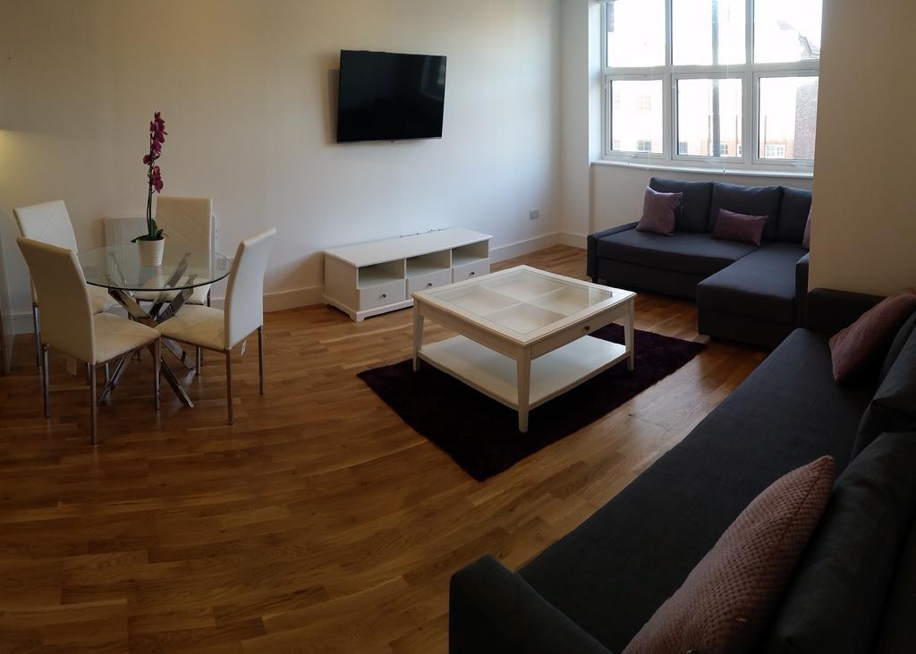 Urban Apartment *