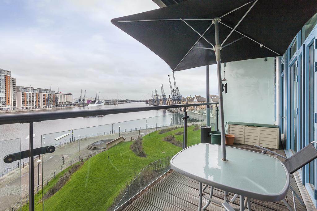 Excel Apartment *