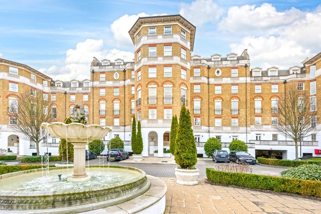 Two Bedroom In Gated Community - Wimbledon London