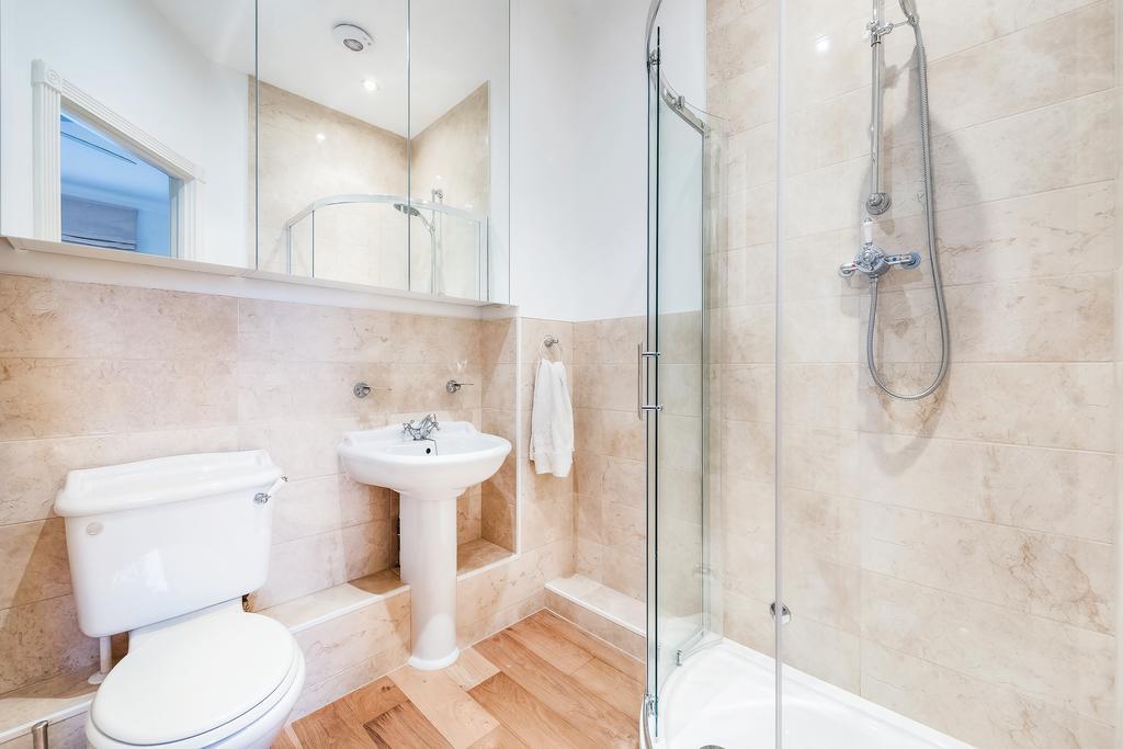 Apartment Two Bedroom In Gated Community - Wimbledon *