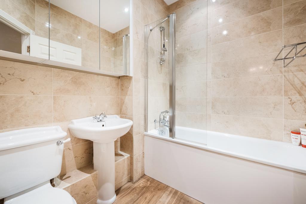 Two Bedroom In Gated Community - Wimbledon *