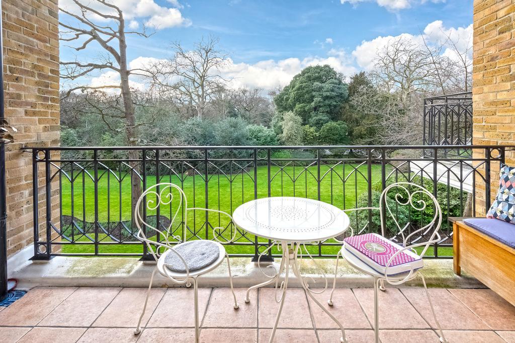 Two Bedroom In Gated Community - Wimbledon * London