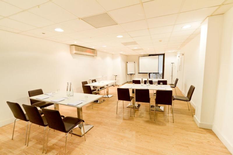 Hotell The Wesley Euston 4*