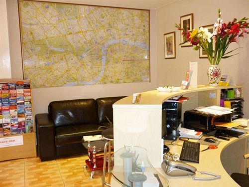 Hotel Acton Town 2*