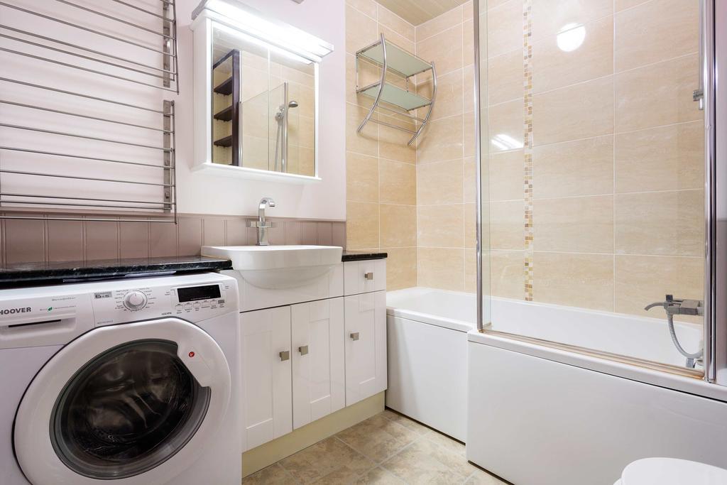 Veeve - Step Into From Sinclair Gardens Apartment London