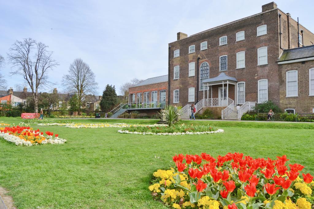 Superb Double Bedroom Homestay London