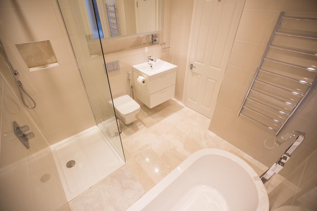 Luxury 2 Bed/bath Next To Hyde Park * London