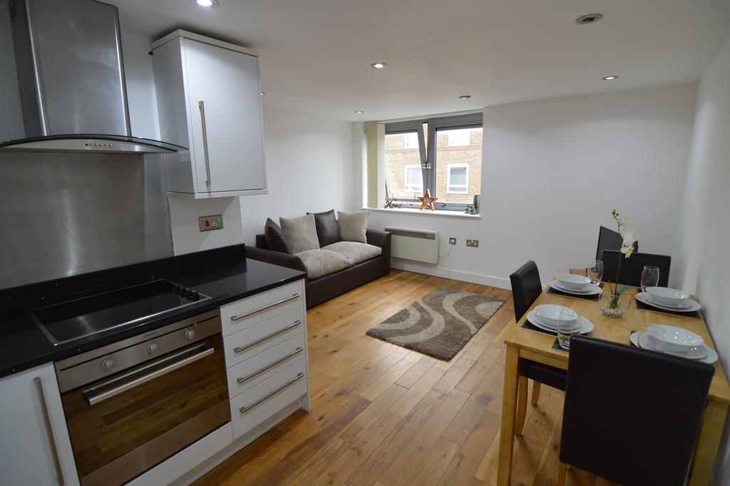 Deluxe City Penthouse & London