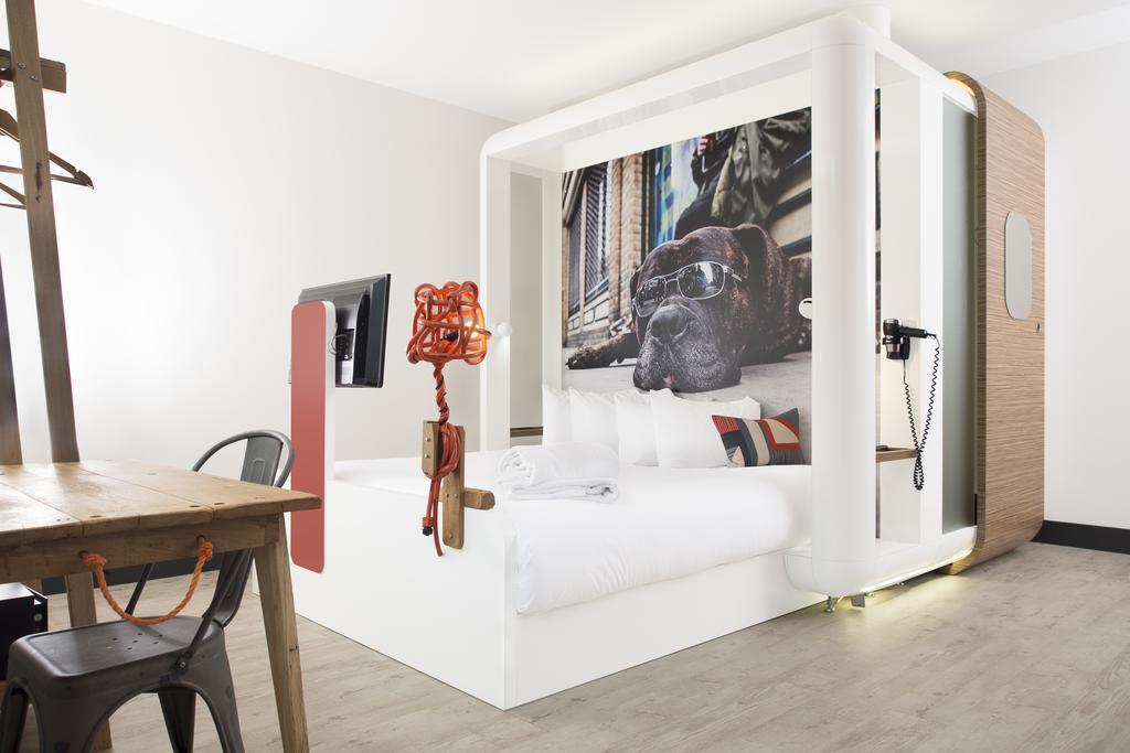 The Corner 3* London