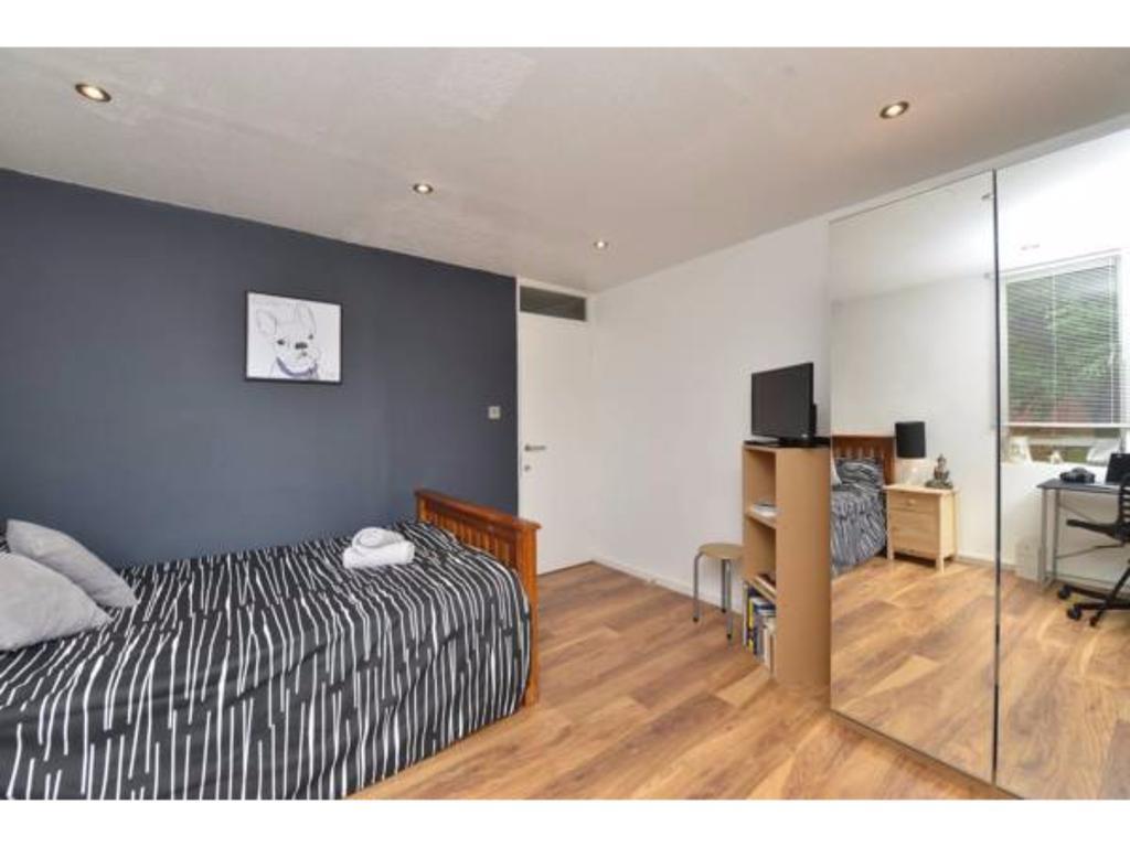 1 Double-Bed Kennington-Sk London