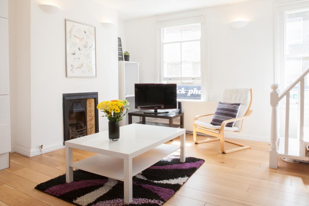 Victoria Station Apartment London
