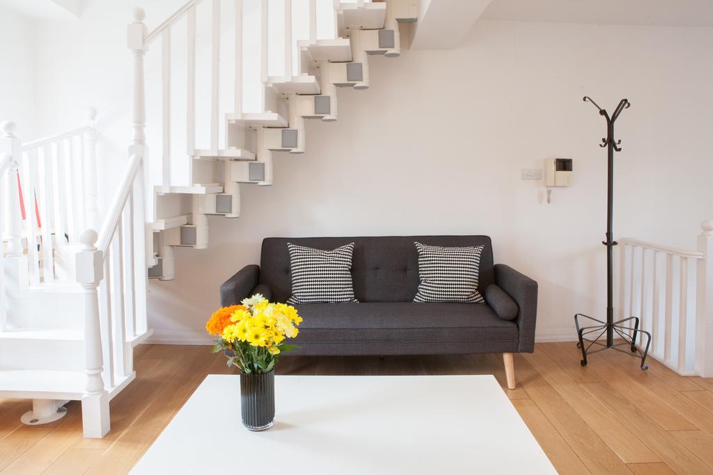 Victoria Station Apartment *