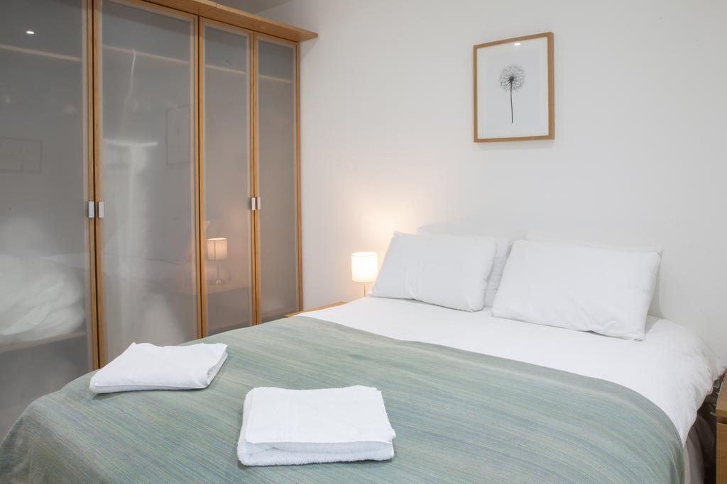 Victoria Station Apartment London