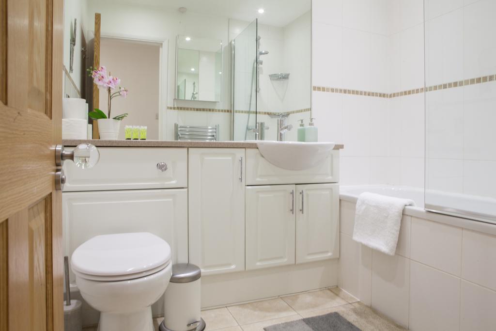 Victoria Station Apartment *