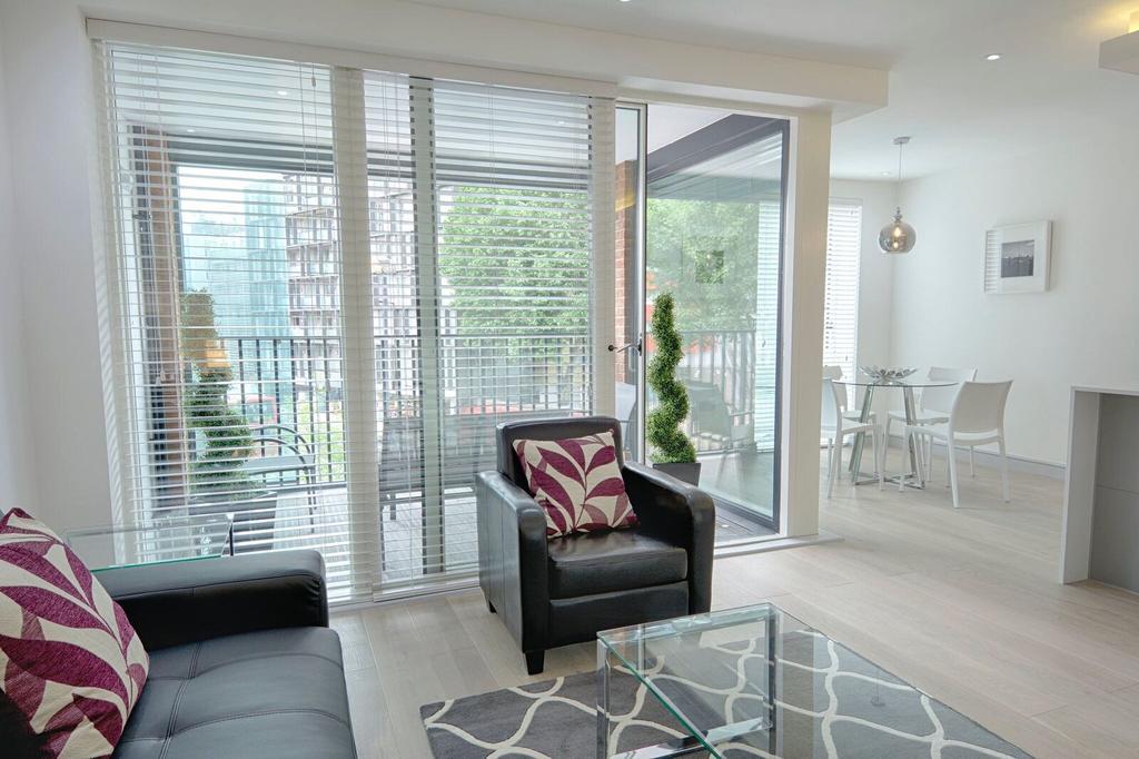 Roomspace Serviced -la Roka Apartment