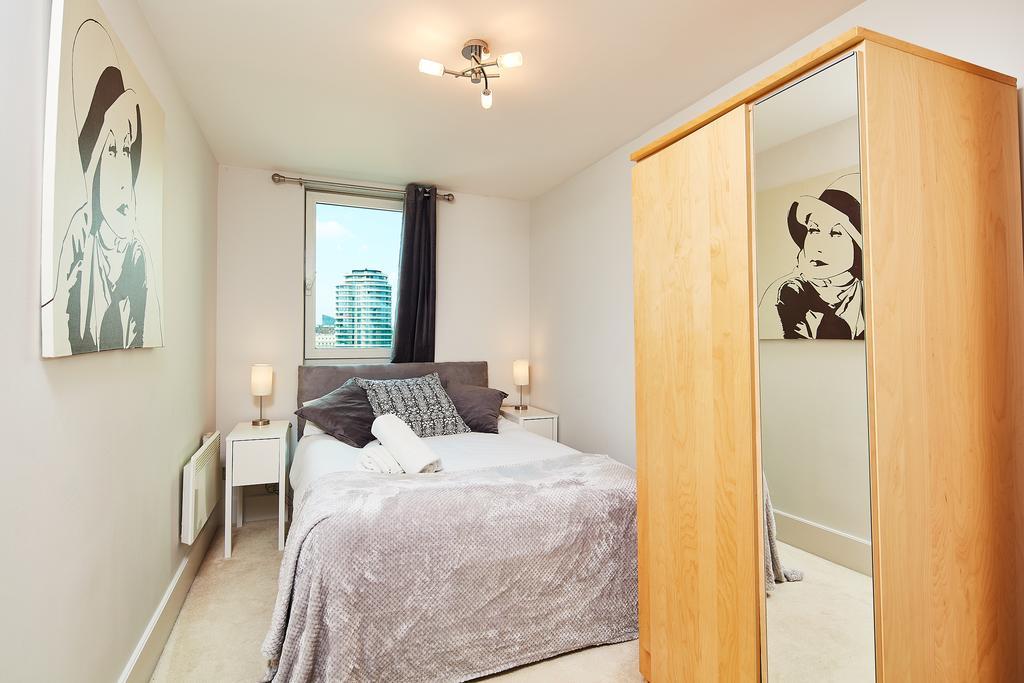 Second Nest Thames View Apartment London
