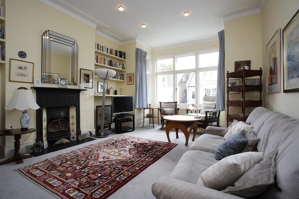 Veeve - House Dyne Road - Kilburn Holiday home London