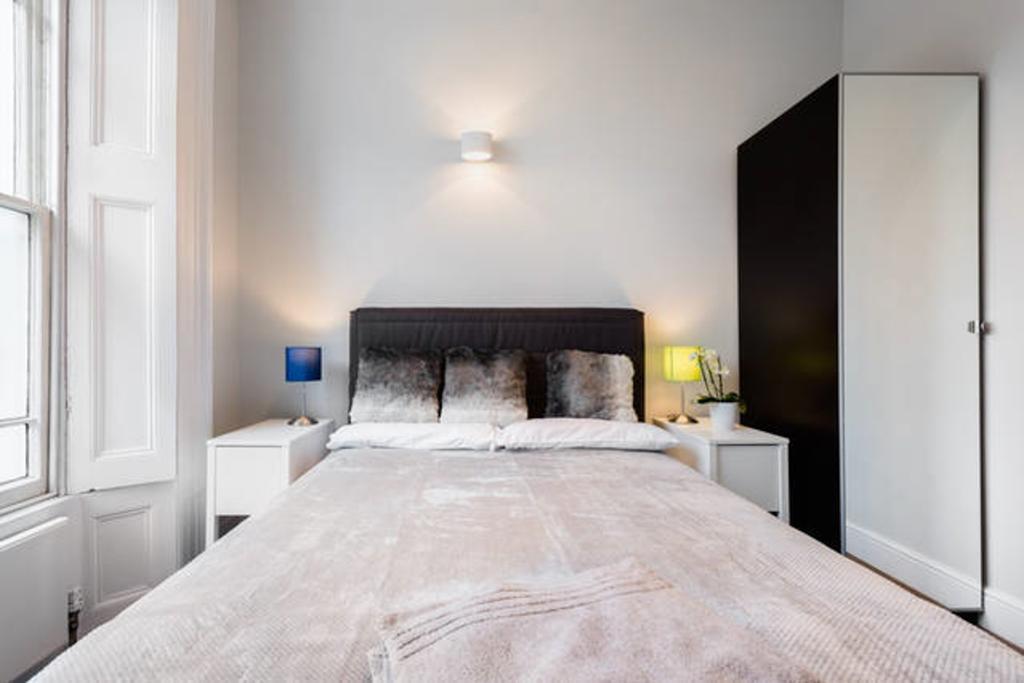 70 Oakley Square Apartment