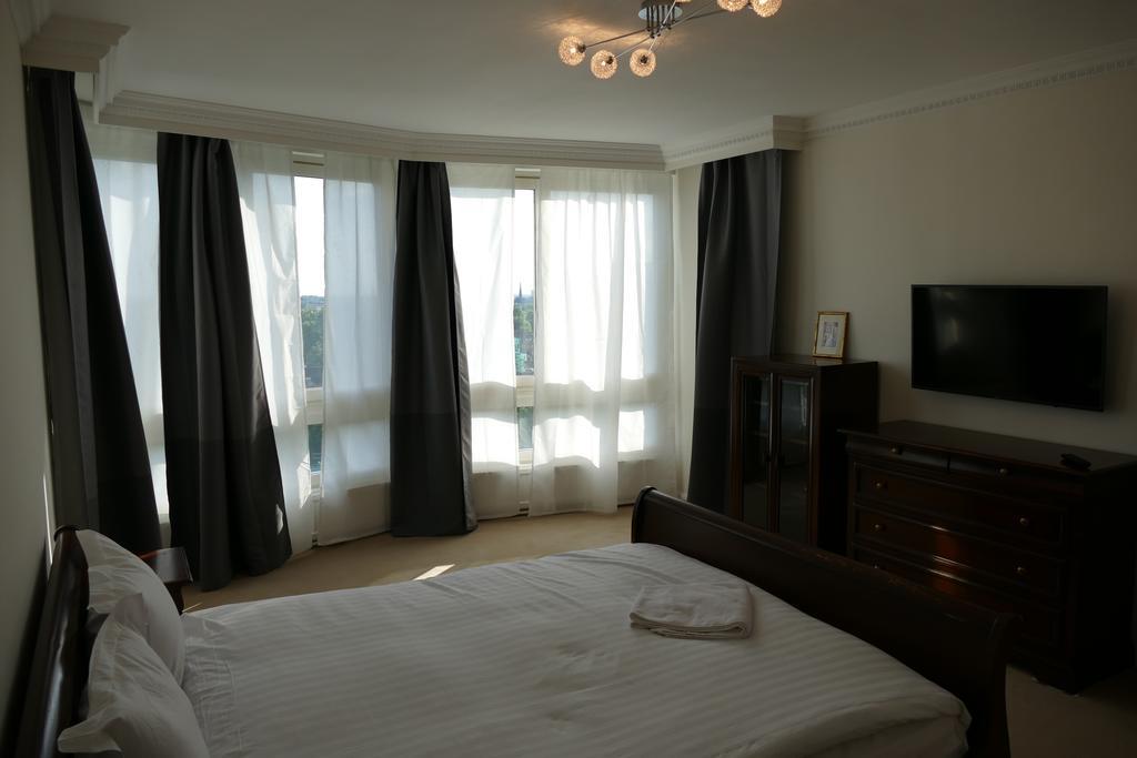 Edgware Road Raynham