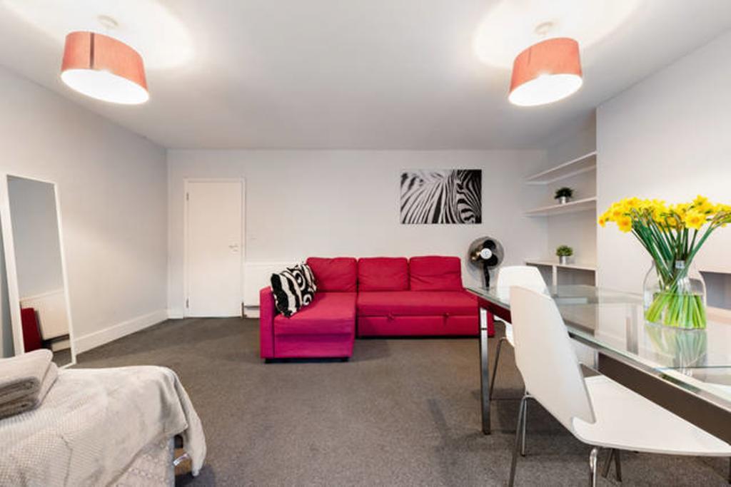 Apartment 70 Oakley Square *