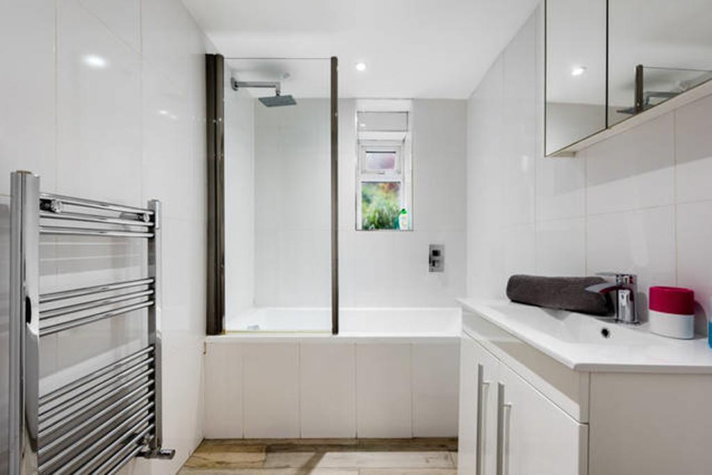 70 Oakley Square Apartment